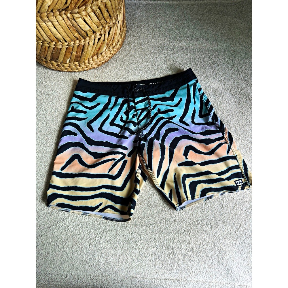 Billabong Sundays Pro 19" Mens Boardshorts Size 32 Solar Print Animal Swim Trunk